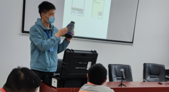湖北興發不銹鋼檢測手持式光譜儀現場培訓