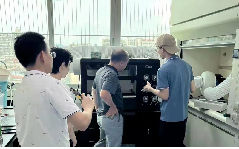 格丹納工程師為用戶(hù)詳細(xì)講解儀器操作